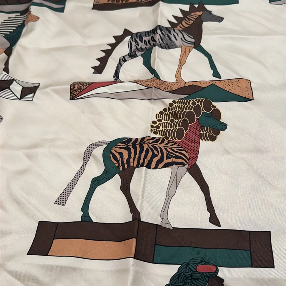 Stunning 90 Hermes scarf in silk - Picture 3 of 6